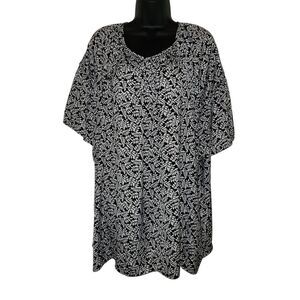 Croft & Barrow Black and White Blouse with Abstract Print